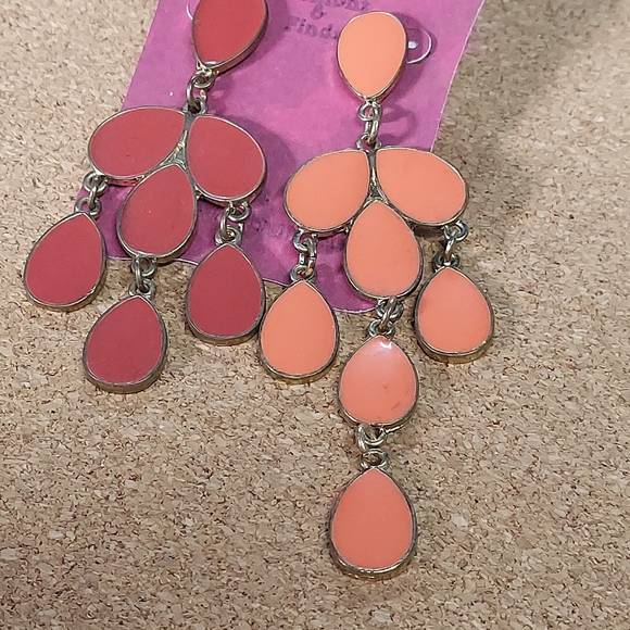 E2796 MisMatch Goldtone Teardrop Earrings - Picture 2 of 8